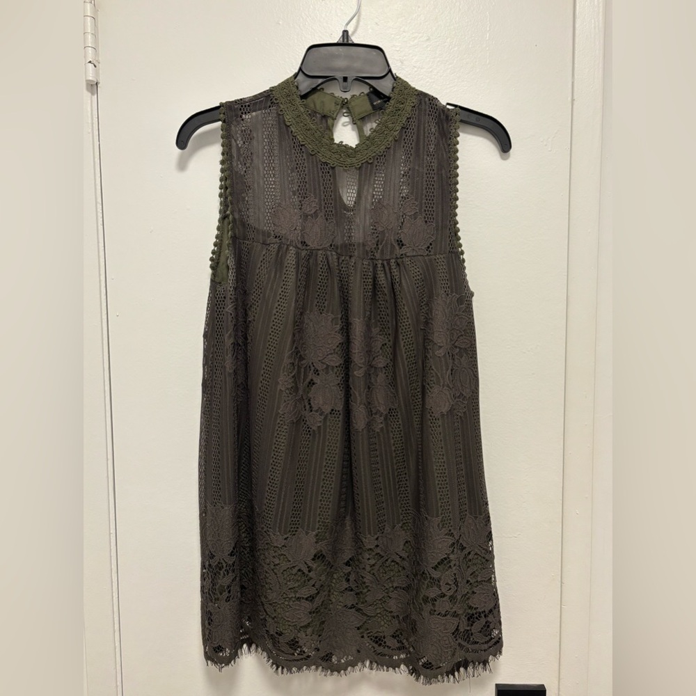 Worthington brand Dark Green Sleeveless Lace top Size M